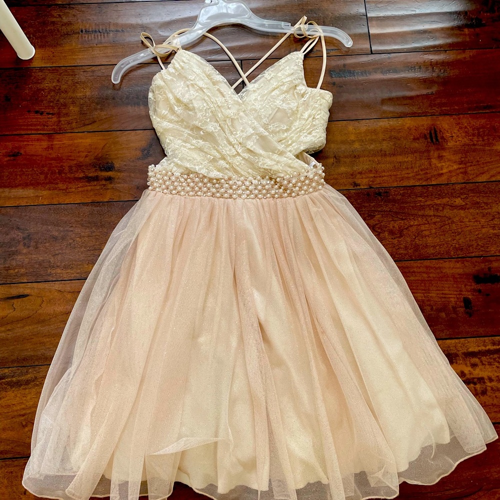 Winter Ball/prom dress short cream color used 1x size 3